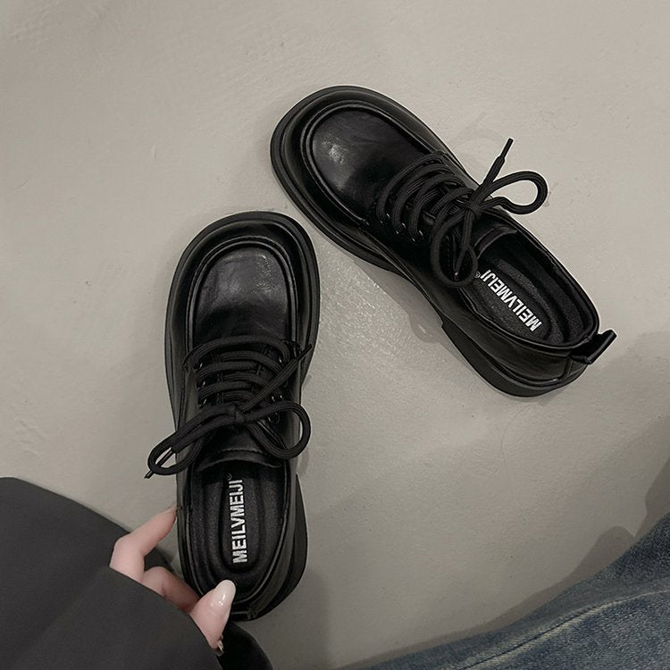 Damen modische Sneakers mit platzierten Nahtdetails und bequemer Sohle