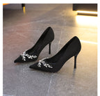 Damen elegante Pumps mit funkelndem Schmuckdetail R&B