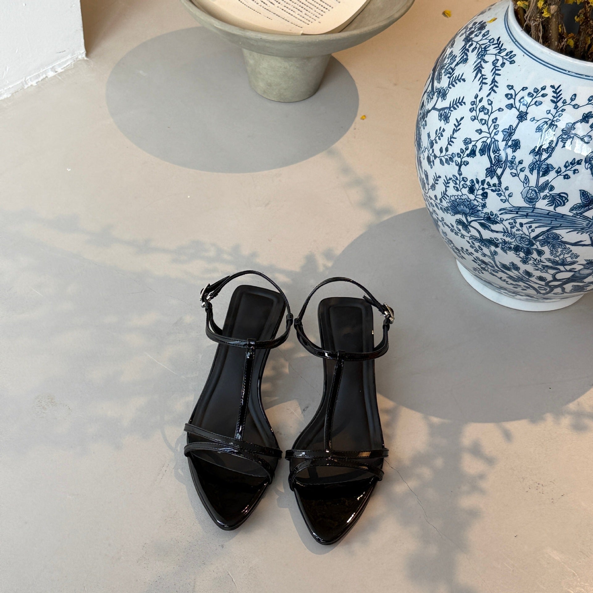 Damen Elegante Riemchen-Sandalen mit spitz zulaufender Zehenpartie und verstellbarem Riemen R&B