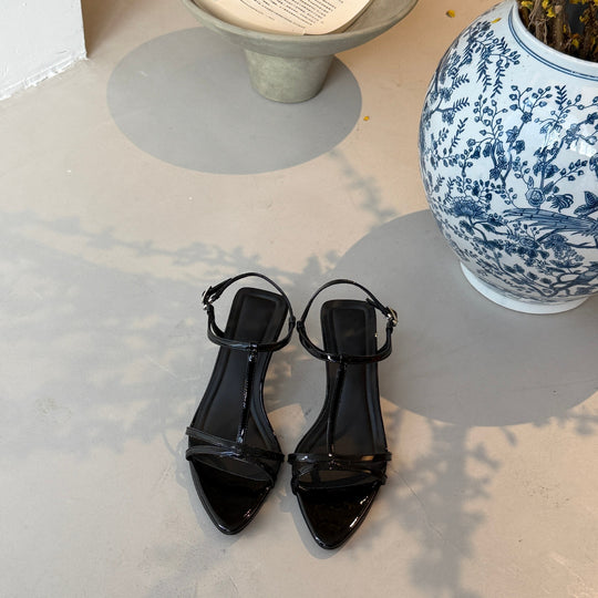 Damen elegante Sandalen mit schmalen Riemen und glänzendem Finish R&B