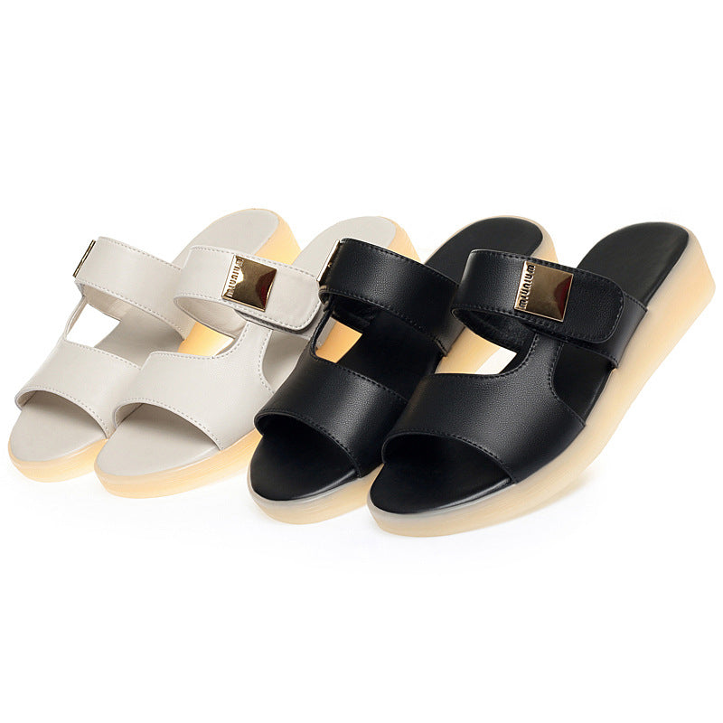 Damen Sandalen mit verstellbarem Riemen und goldenem Schmuckdetail R&B