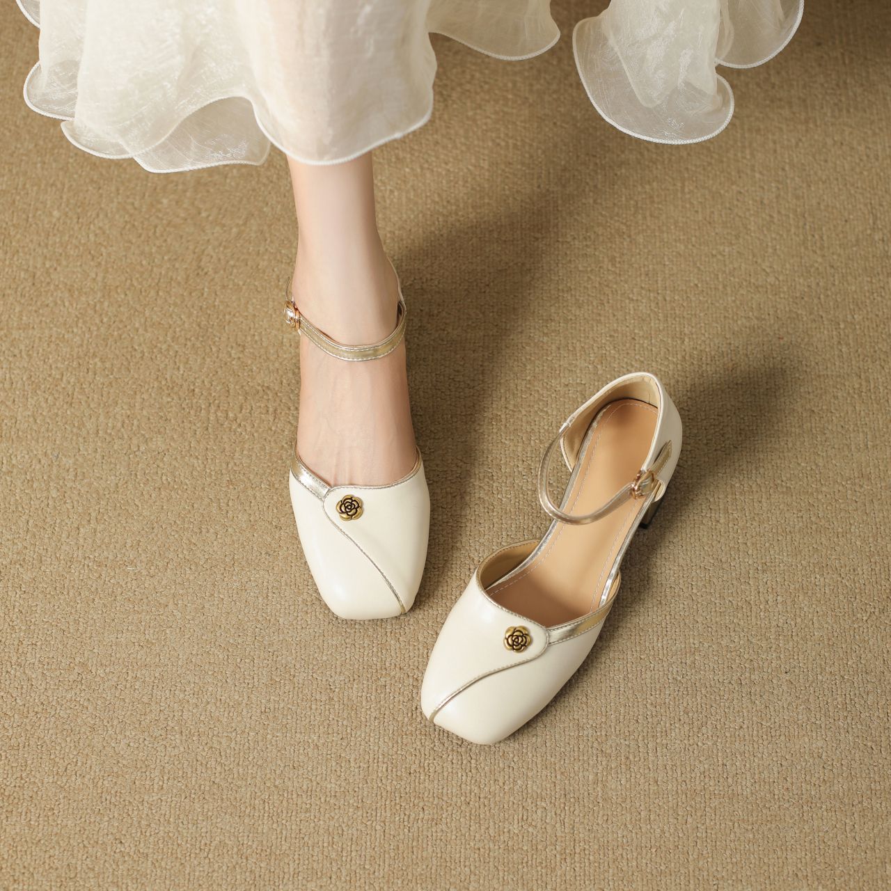 Damen elegante Ballerinas mit modischer Schnalle und goldenen Akzenten R&B