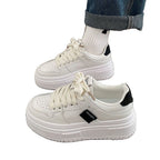 Damen Sneakers mit dicker Laufsohle und modischen Details