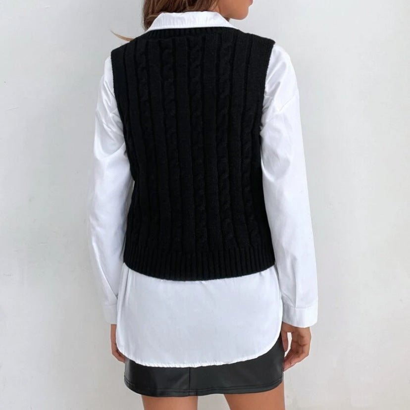 Damen Strickweste mit V-Ausschnitt und exklusivem Zopfmuster R&B