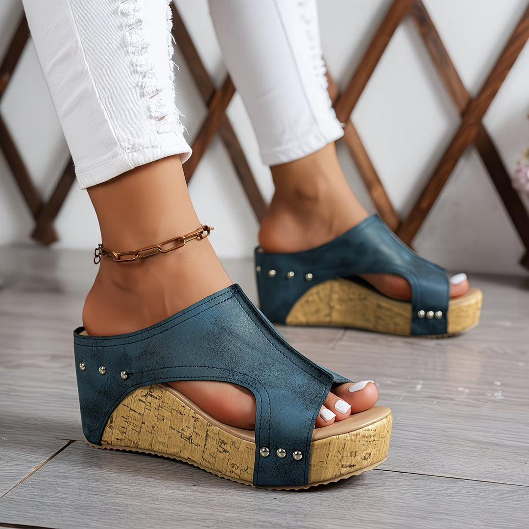 Damen Wedge-Pantoletten mit modischem Riemendesign und dekorativen Nieten R&B