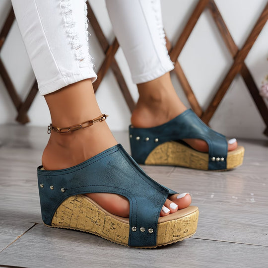 Damen Wedge-Pantoletten mit modischem Riemendesign und dekorativen Nieten R&B