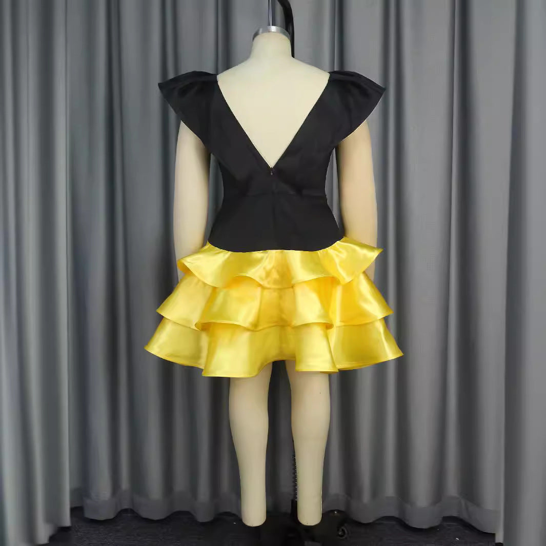 Damen Verspieltes Kleid mit voluminösen Rüschen und tiefem V-Ausschnitt R&B