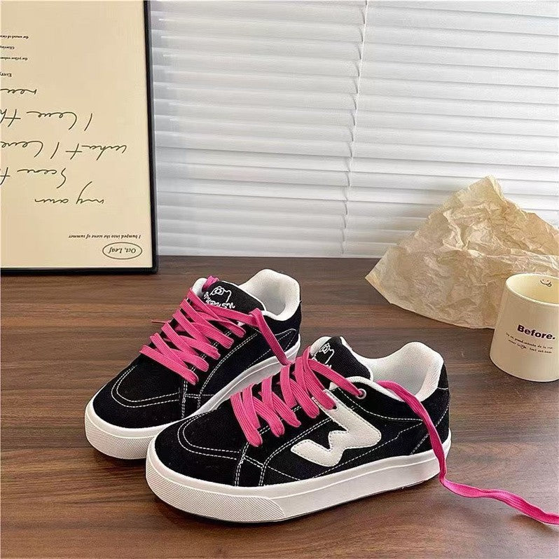 Damen Sportliche Sneaker mit kontrastierenden Schnürsenkeln und robustem Gummiprofil R&B