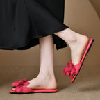 Damen Flache Sandalen mit dekorativer Blumenapplikation und komfortabler Fußbett