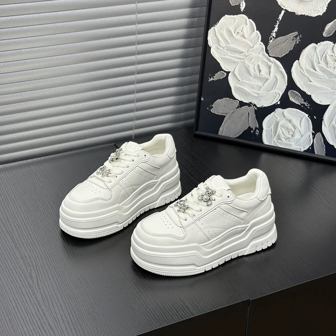Damen modische Sneaker mit luxuriösem Schmuckdetail und komfortabler Plateau-Sohle R&B
