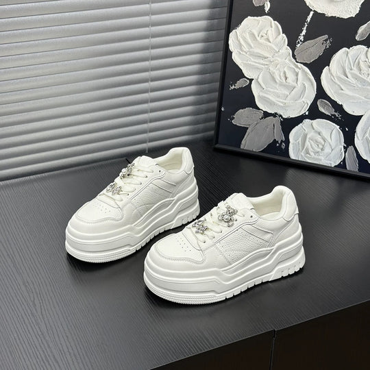 Damen modische Sneaker mit luxuriösem Schmuckdetail und komfortabler Plateau-Sohle R&B