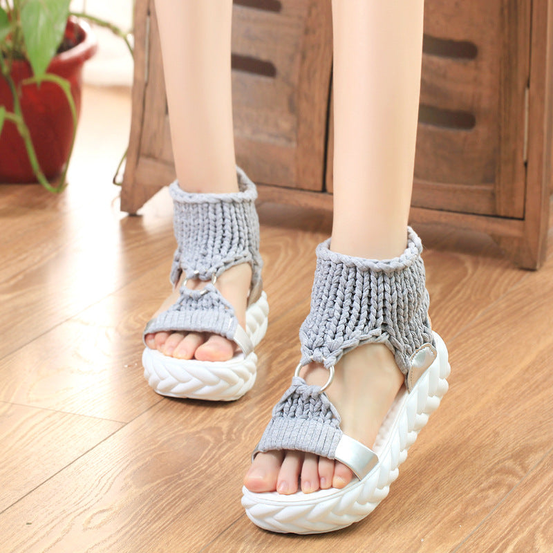 Damen Wedge-Sandalen mit innovativem Riemendesign und komfortabler Sohle R&B