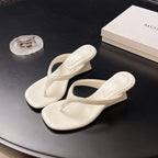 Damen modische Wedge-Pantoletten mit ergonomischem Fußbett und eleganten Riemen R&B