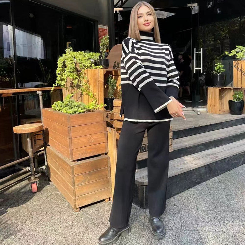 Damen modisches Strickensemble mit feinen Streifen R&B