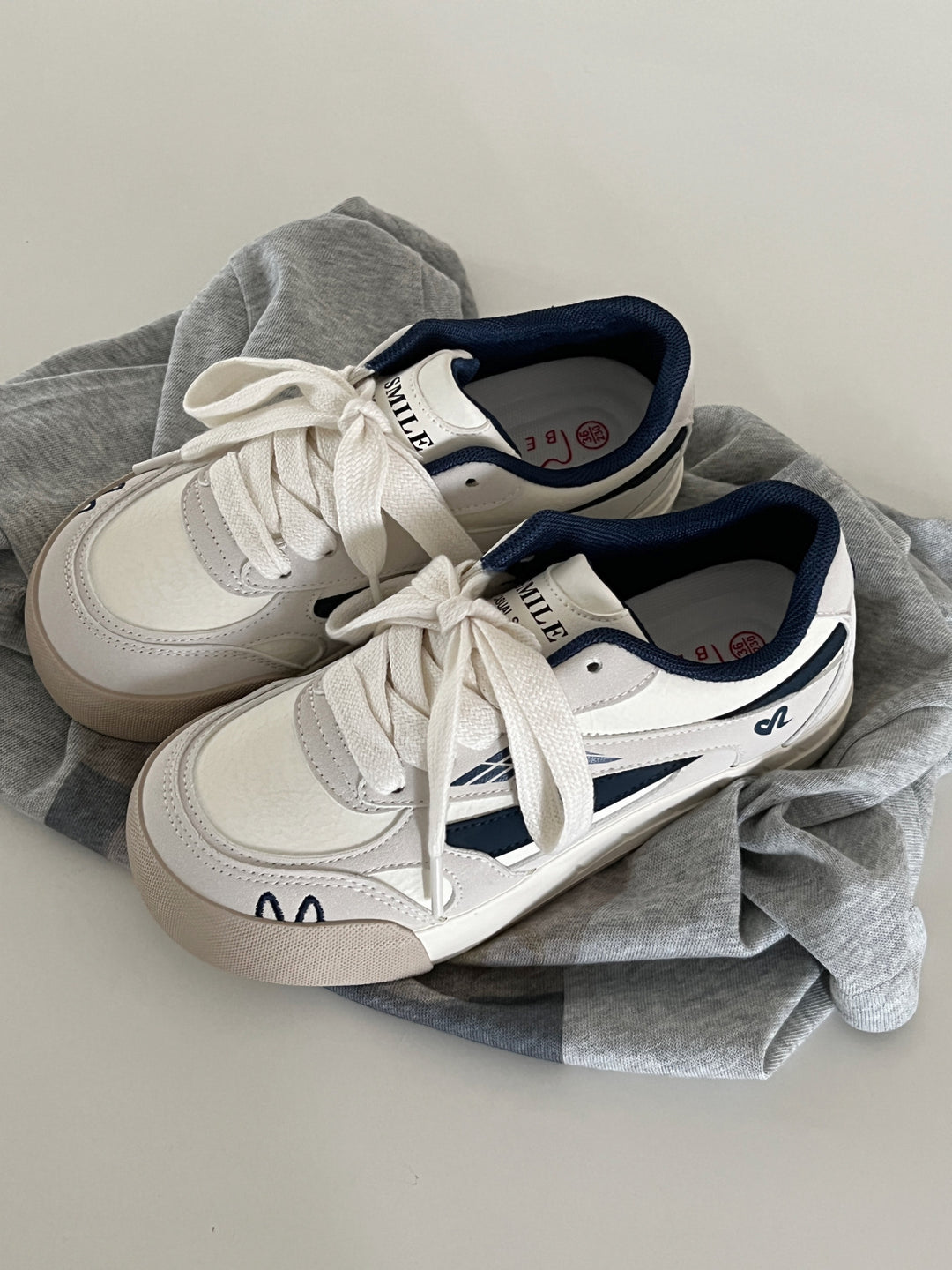 Damen modische Sneaker mit bequemer Schnürung R&B