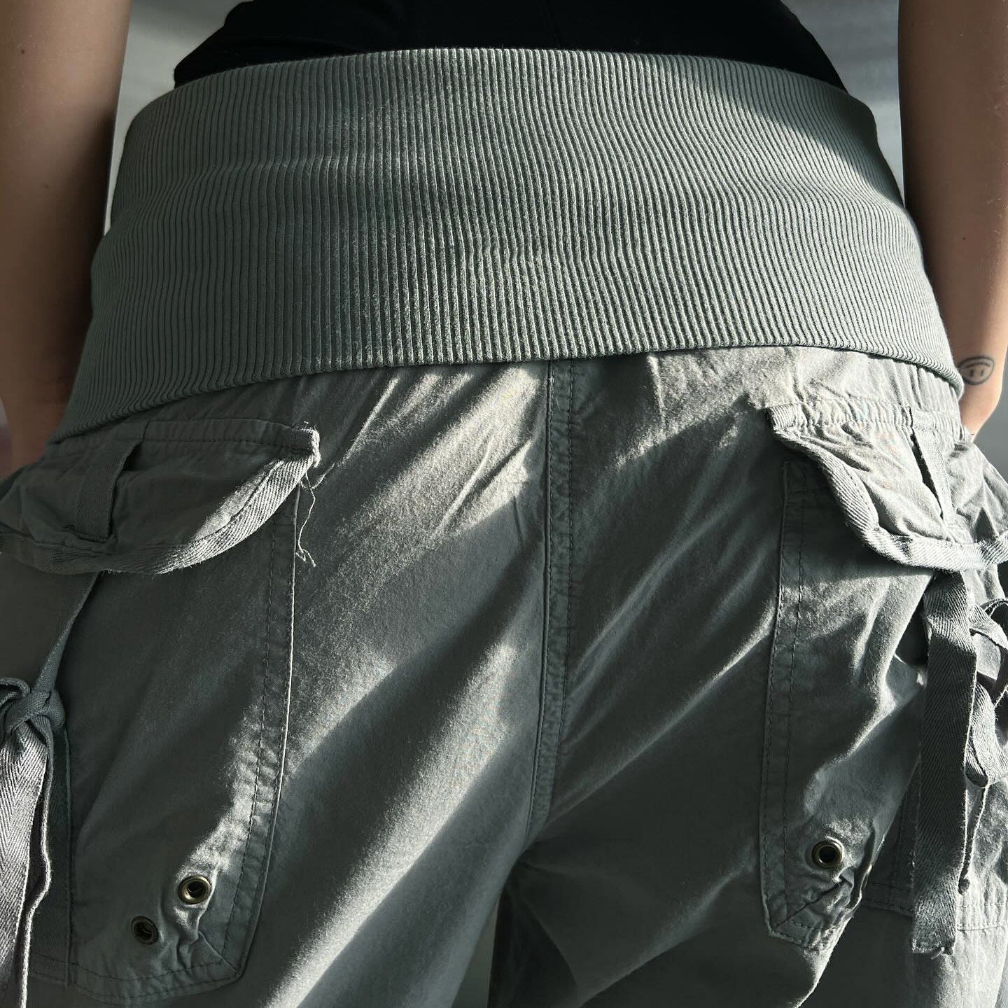 Damen Modische Cargo-Hose mit elastischem Bund und praktischen Taschen R&B