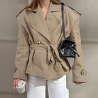 Damen Oversized Trenchcoat mit breitem Kragen und dekorativen Knopfdetails R&B