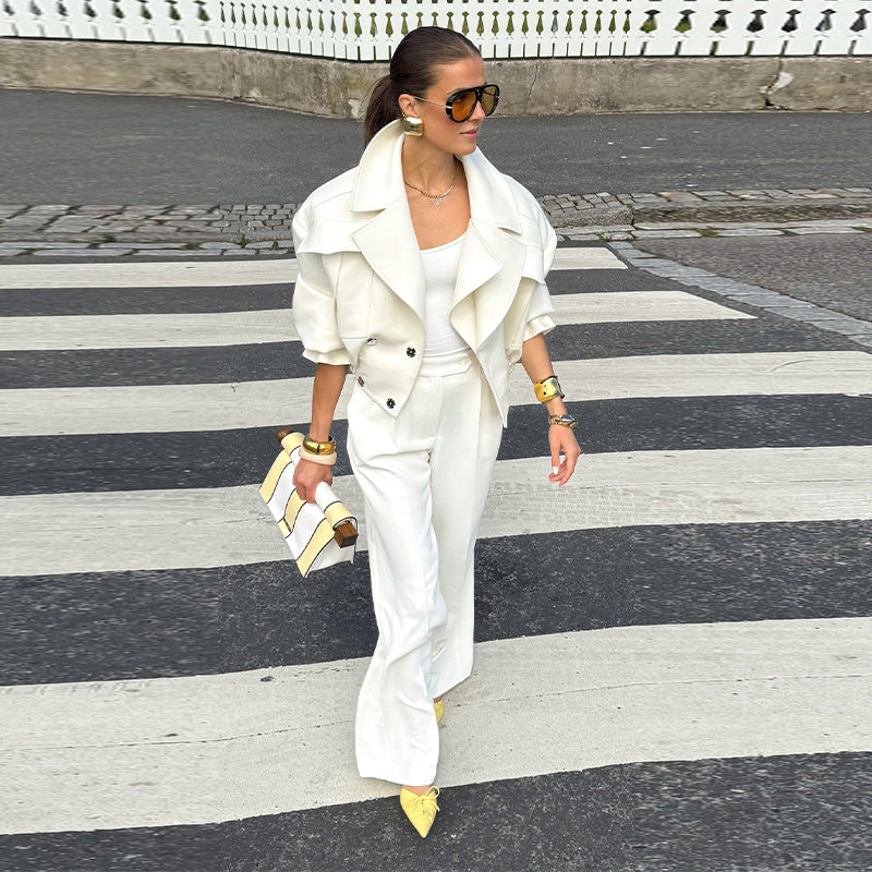 Damen Modische Kurzjacke mit aufgesetzten Taschen und breitem Kragen R&B
