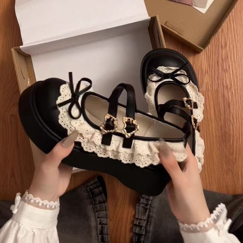 Damen Komfortable Plateau-Sandalen mit zarter Rüschendekoration und goldenen Schnallen R&B