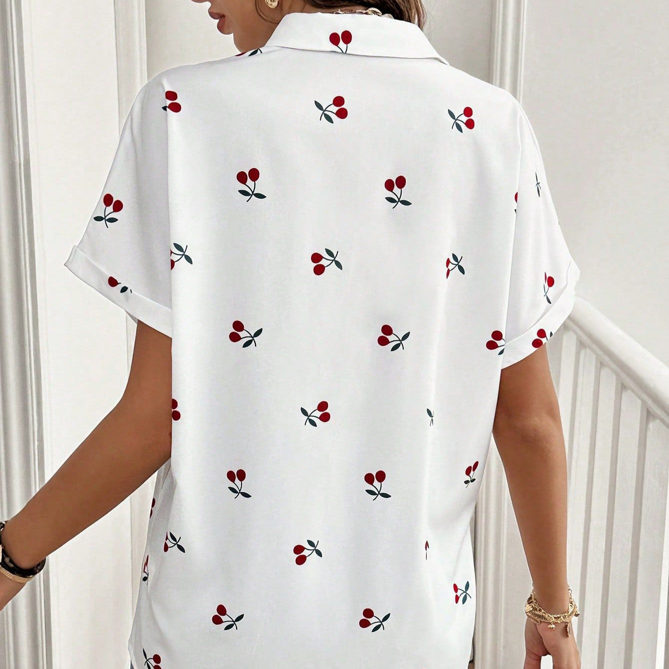 Damen Kurzarm Bluse mit Kirschmotiv und Tasche R&B