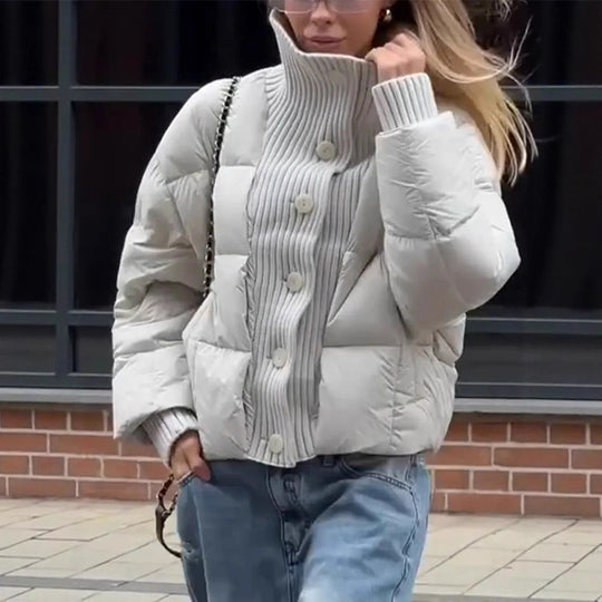 Damen gesteppte Jacke mit voluminösem Kragen und praktischen Knopfdetails R&B