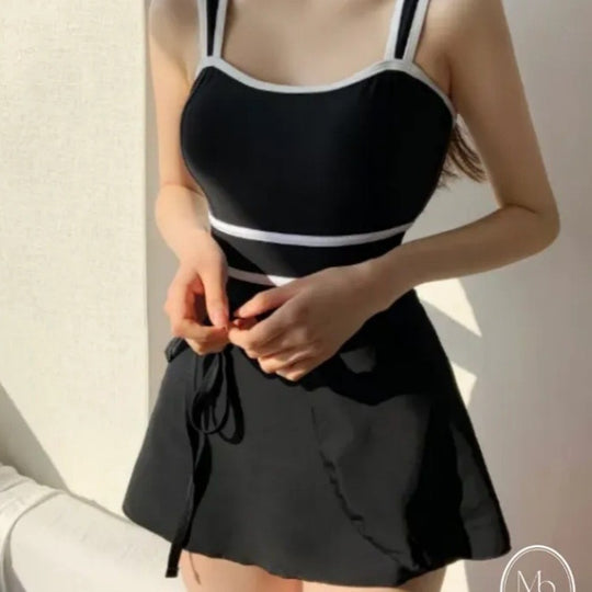 Damen Einteiliger Badeanzug mit elegantem Wickelrock R&B