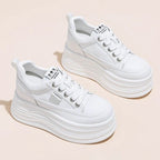 Damen Plateau Sneaker mit eleganter Silhouette und dämpfender Sohle