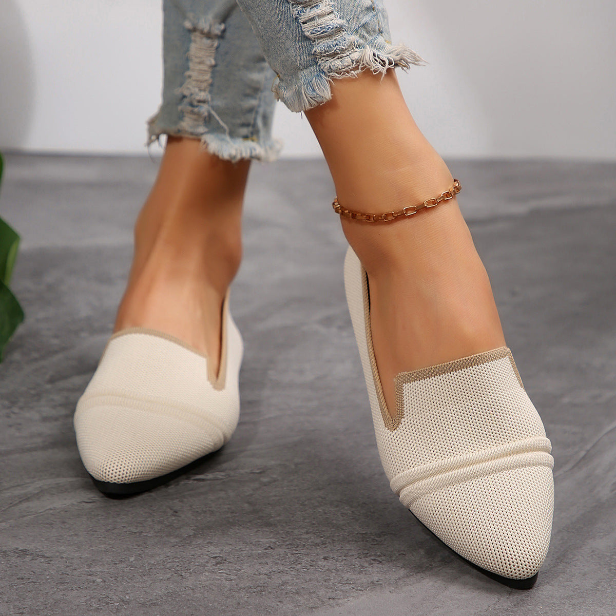 Damen Elegante Slipper mit spitzem Zehenbereich und geschmackvollem Kontrast-Riemen R&B