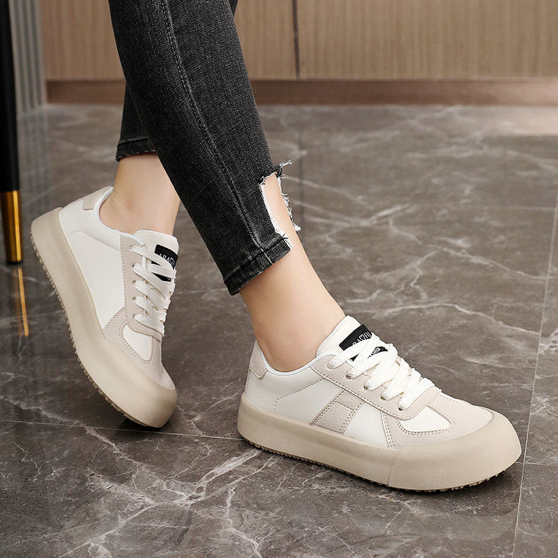 Damen Sportliche Sneakers mit kontrastierenden Materialien R&B