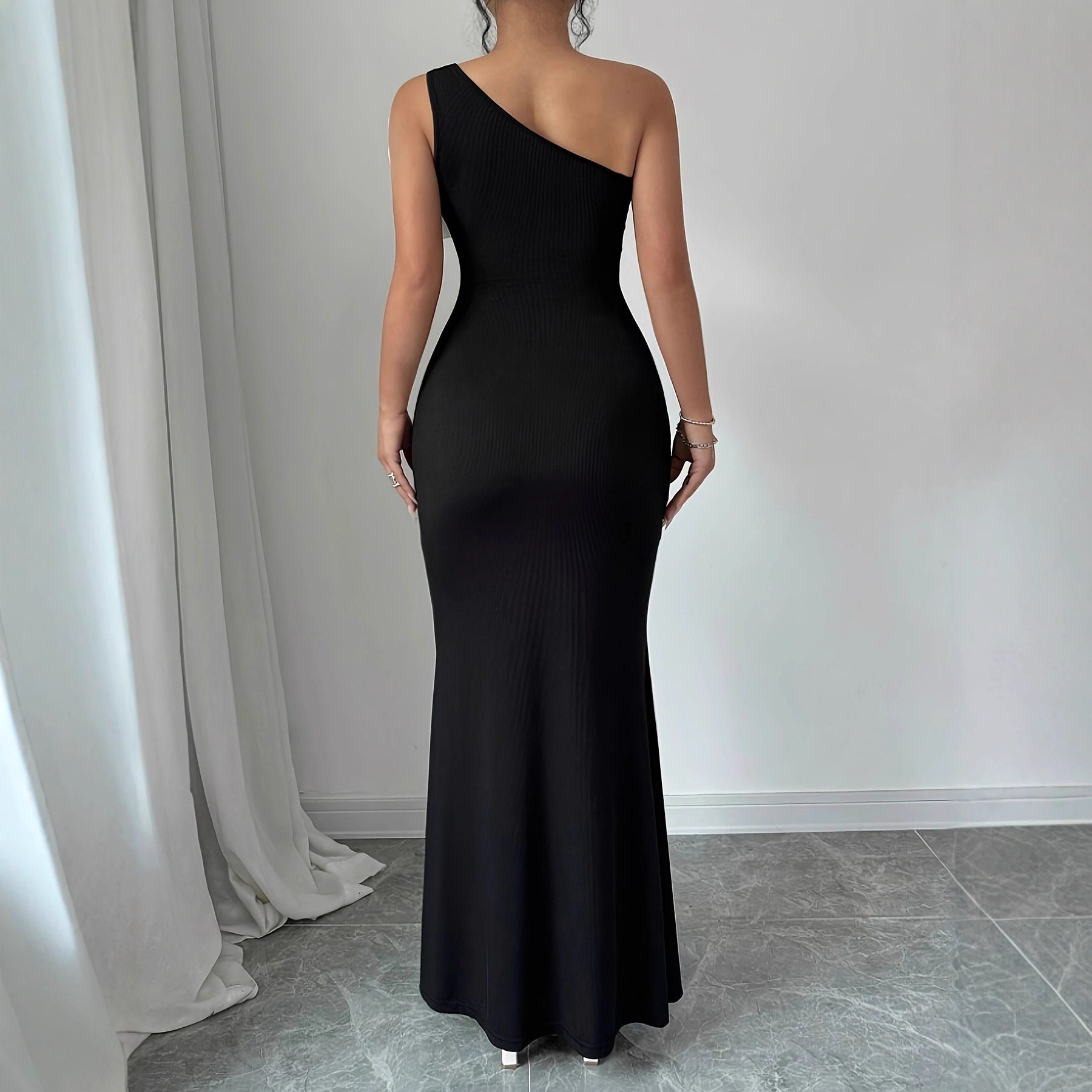 Damen figurbetontes Maxikleid mit asymmetrischem Design und dekorativer Blütenapplikation R&B