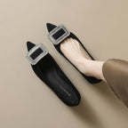 Damen spitze Pumps mit funkelndem Schnallenakzent