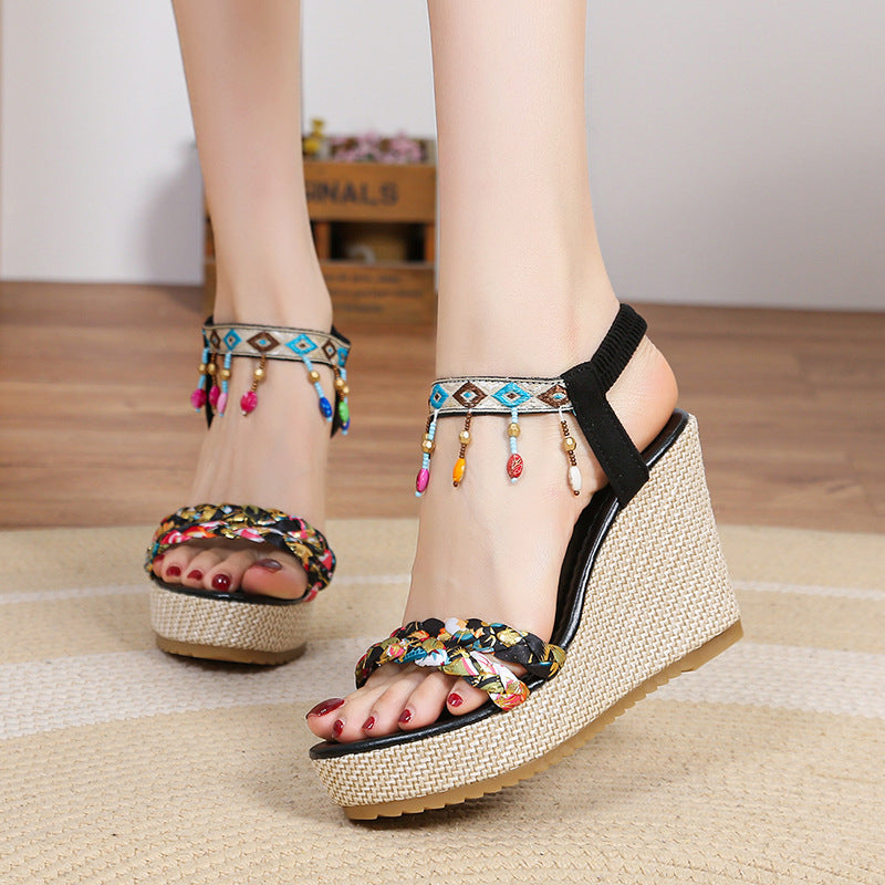 Damen Wedge-Sandalen mit bunten dekorativen Details R&B