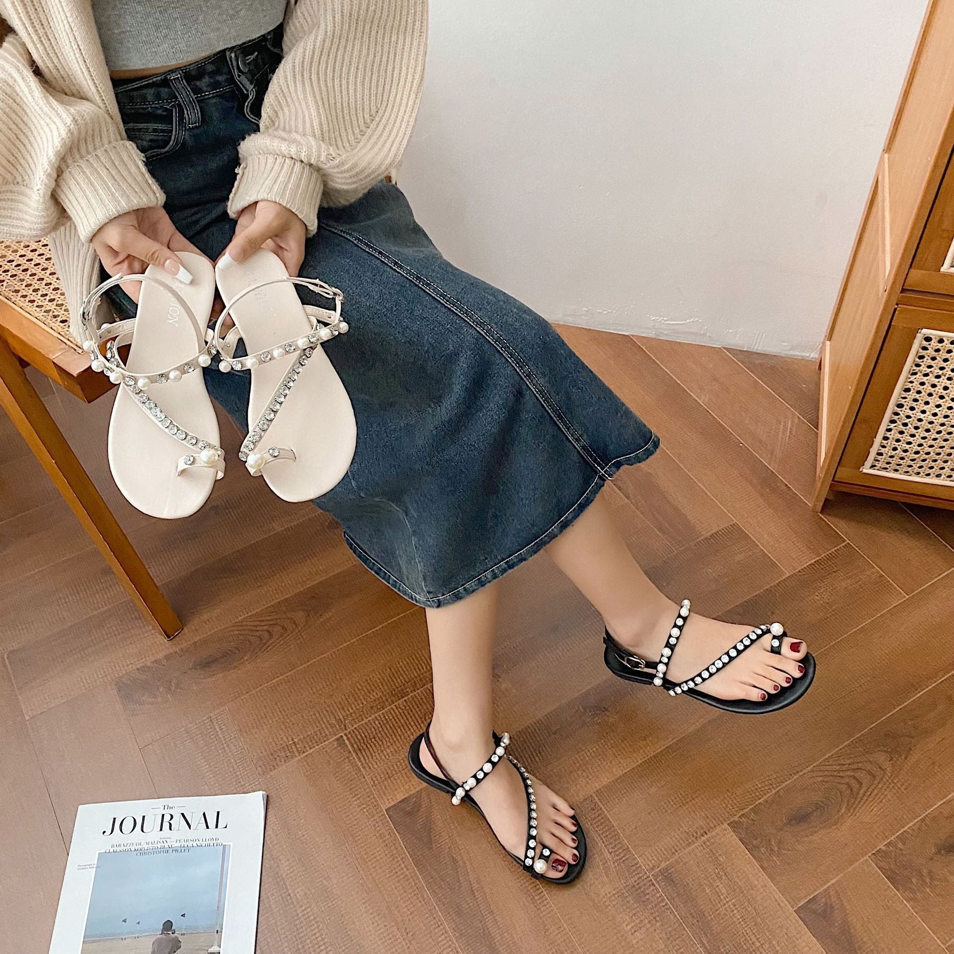 Damen elegante Flip-Flops mit perlverziertem Riemchen und Strass-Akzenten R&B