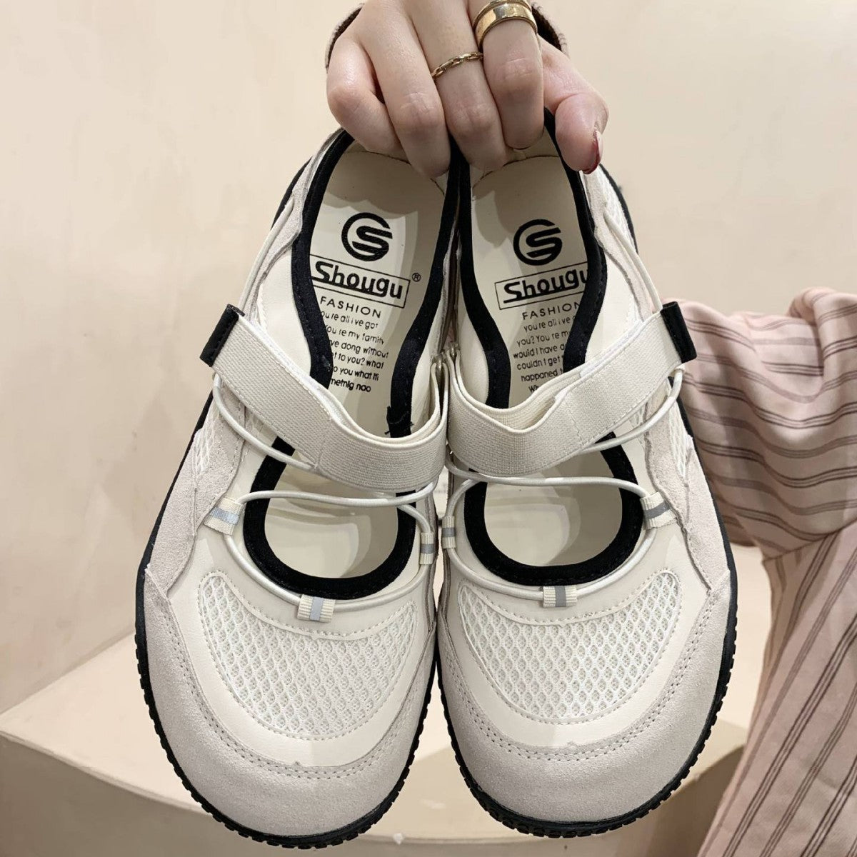 Damen Komfort-Sneaker mit atmungsaktivem Mesh-Obermaterial und innovativer Schnürtechnik R&B
