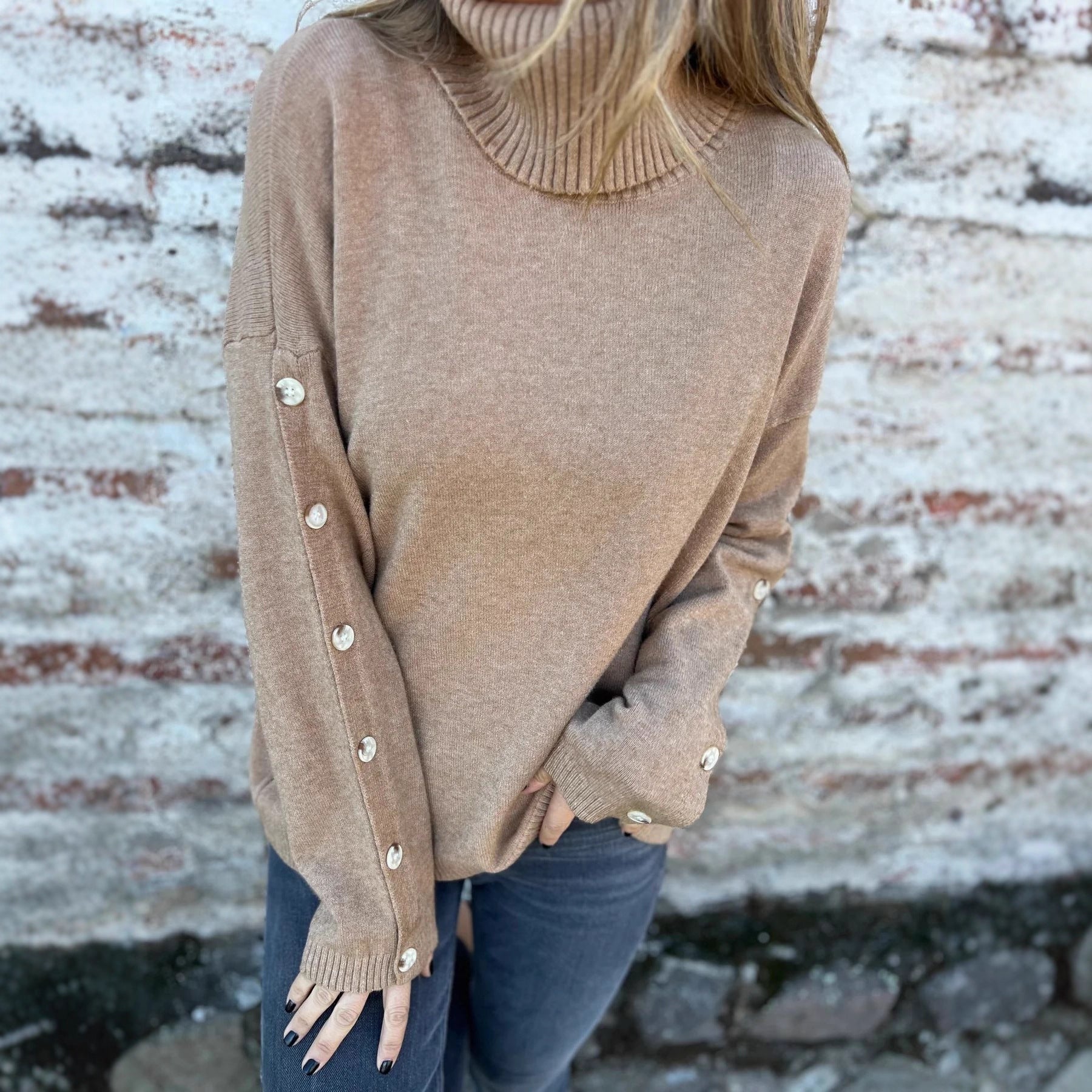 Damen Modischer Rollkragenpullover mit Knopfdetails R&B