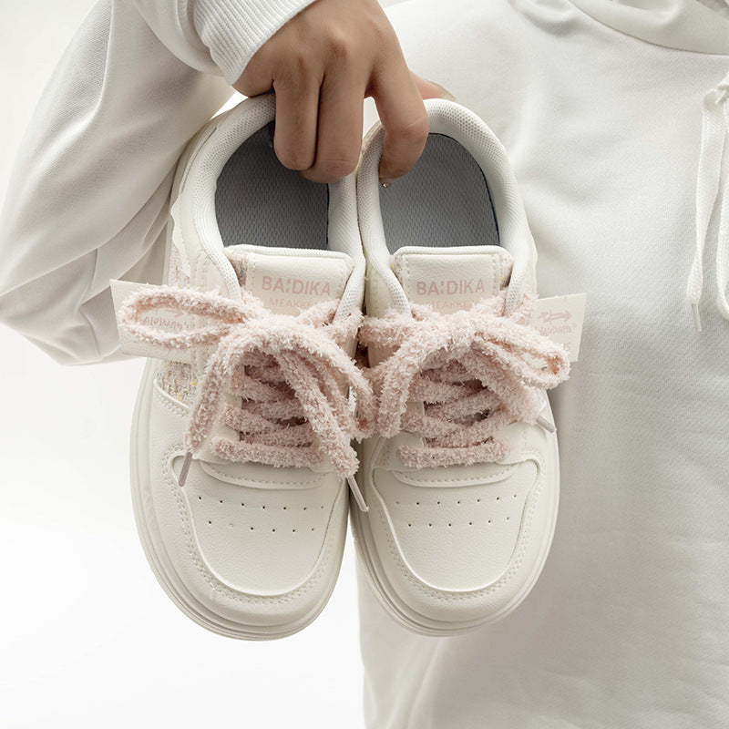 Damen Sneakers mit innovativem, weichem Innenfutter und speziellen Schnürdetails