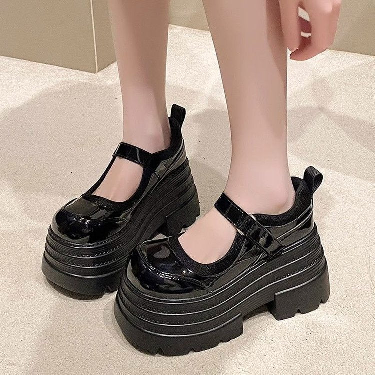 Damen Plateau-Mary-Jane Schuhe mit glänzender Oberfläche und verstellbarem Riemen R&B