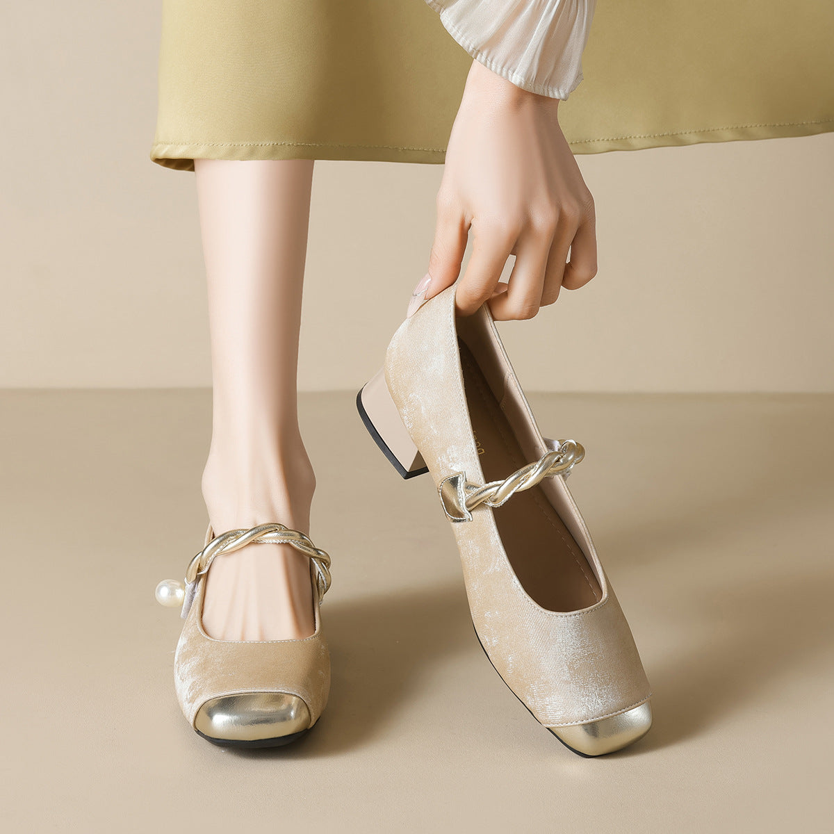 Damen elegante Ballerinas mit luxuriösem Perlenschmuck und modischem Riemendesign