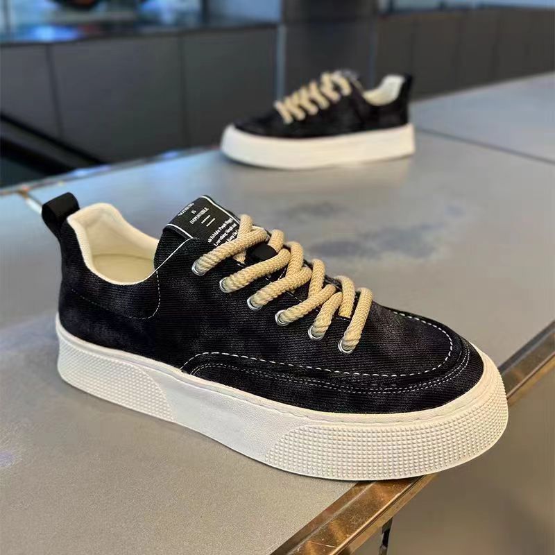Damen Sneakers mit geräumiger Sohle von R&B