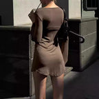 Damen Mini-Dress mit eleganten Trompetenärmeln und figurformendem Schnitt R&B
