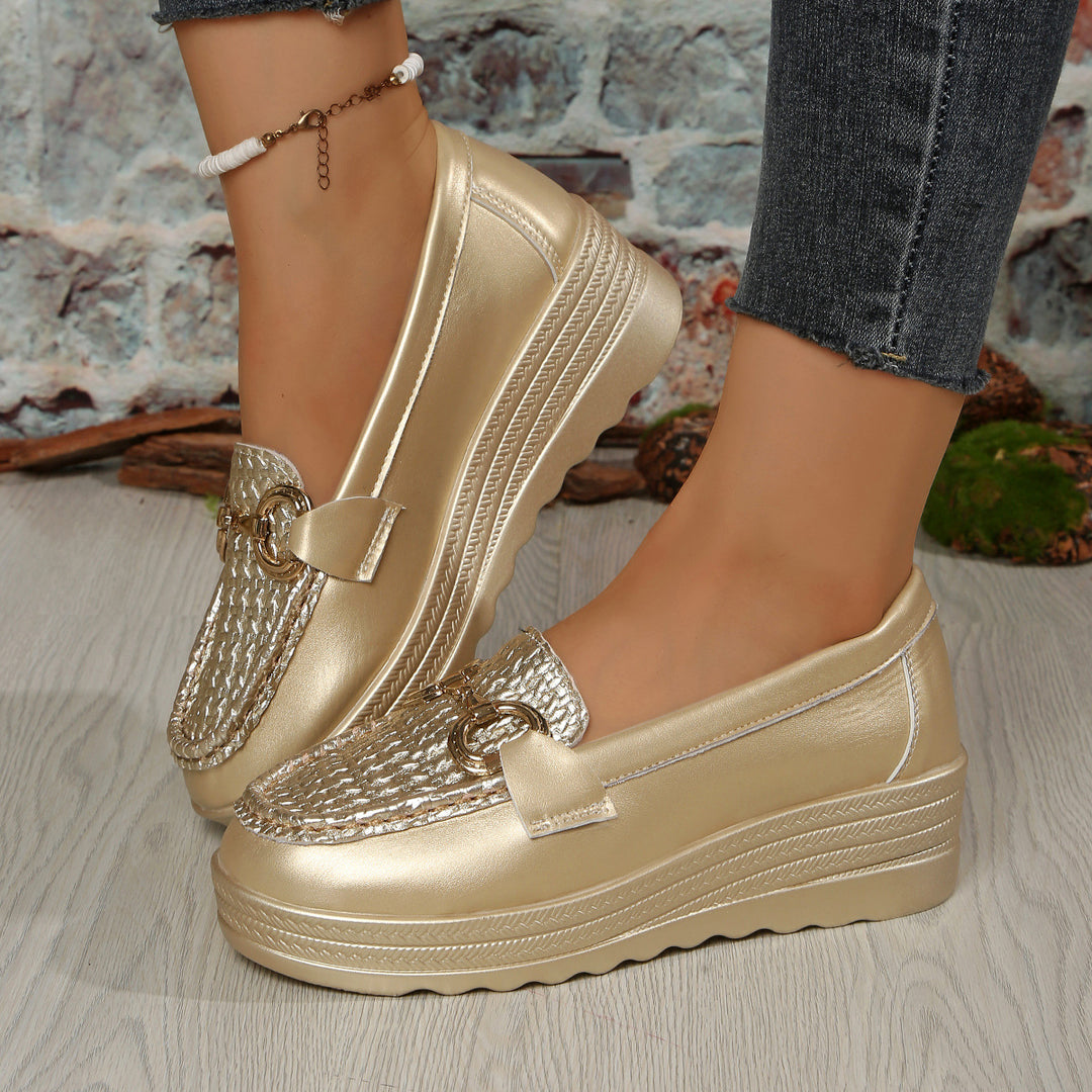 Damen Wedge Mokassins mit glänzendem Obermaterial und dekorativem Kettenakzent R&B