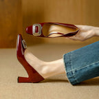 Damen elegante Lackleder-Pumps mit funkelndem Schmuckelement
