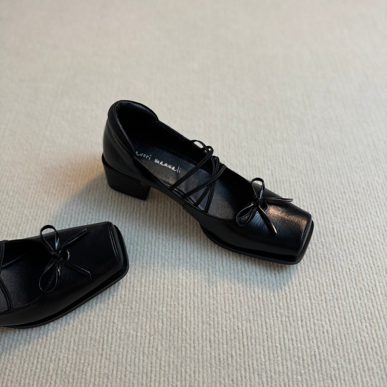 Damen Ballerinas mit dekorativen Schleifen und hochwertiger Metallic-Oberfläche