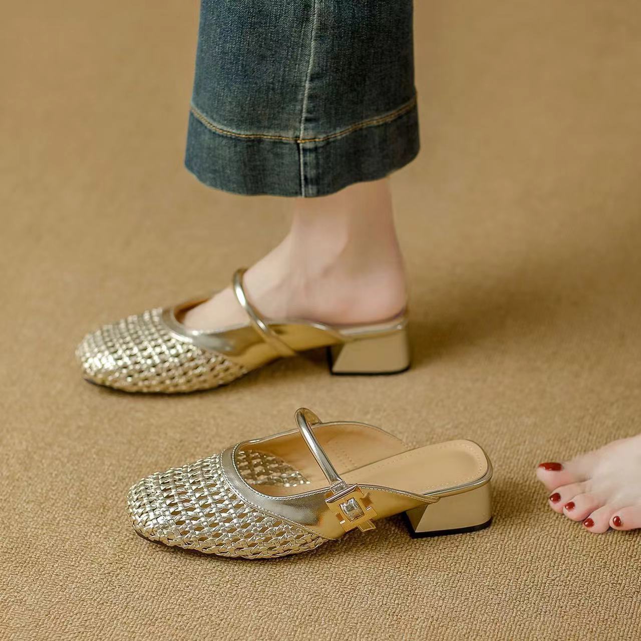 Damen modische Mules mit Glamourösen Details