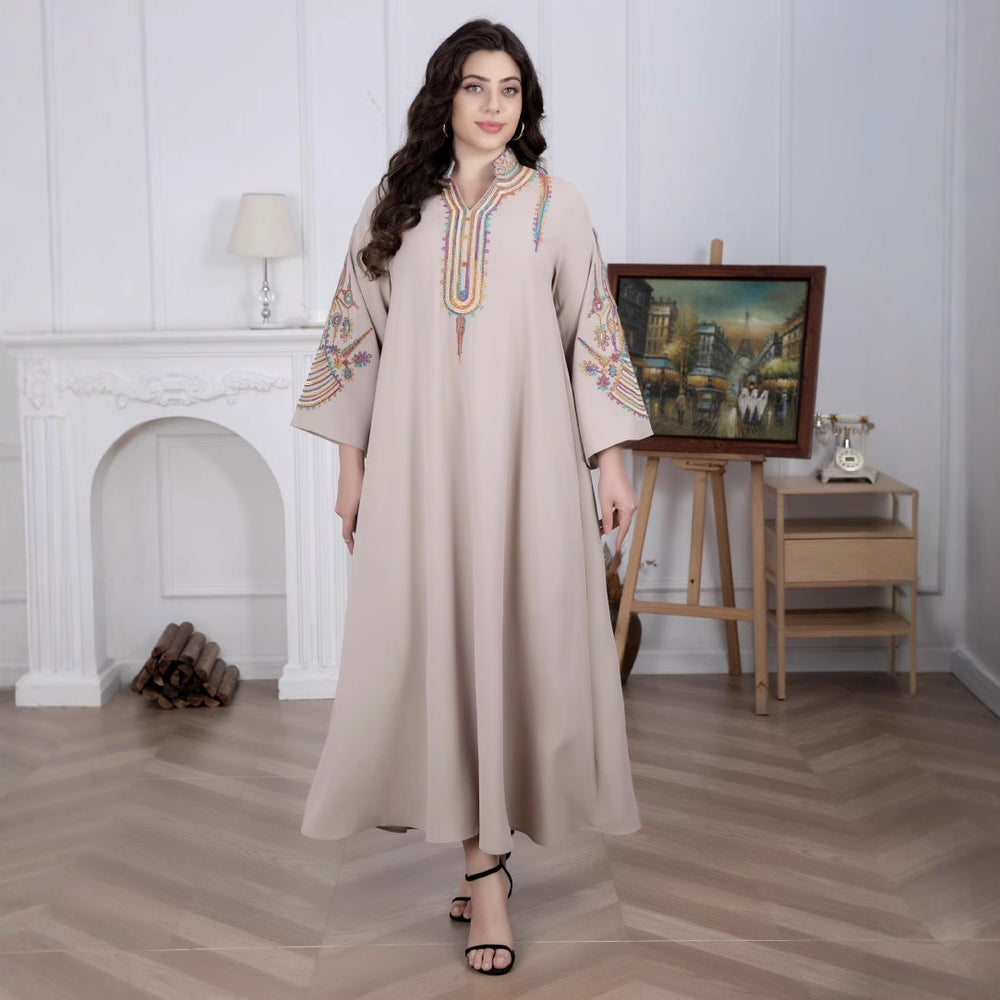 Damen Elegantes Langkleid mit traditionellem Muster und bestickten Ärmeln R&B