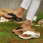 Damen Blumengezierte Zehentrenner-Sandalen mit ergonomischem Fußbett