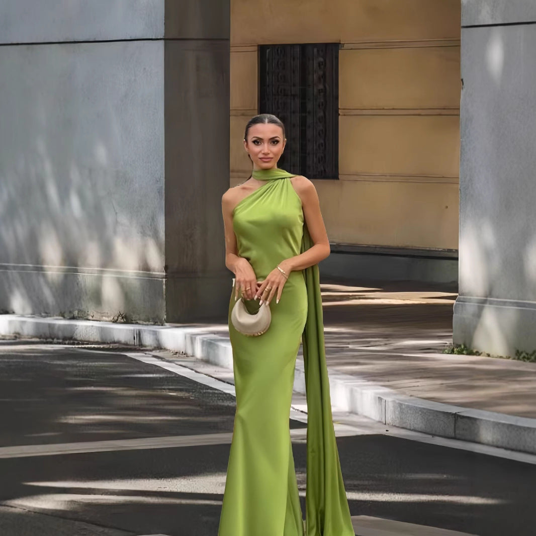 Damen Elegantes und fließendes Abendkleid mit asymmetrischem Ausschnitt R&B