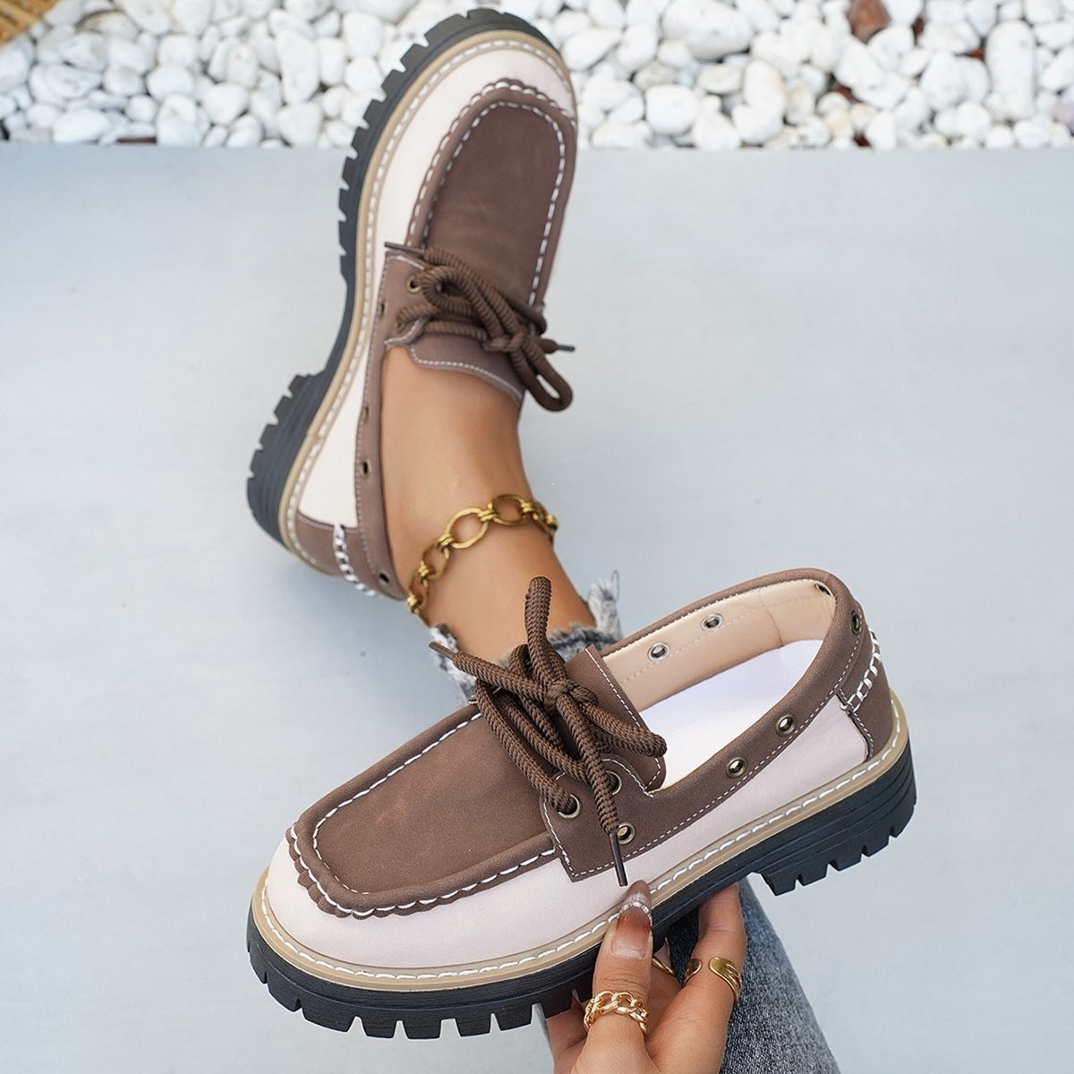 Damen Sneakers mit robustem Profil und dekorativen Schnürsenkeln R&B