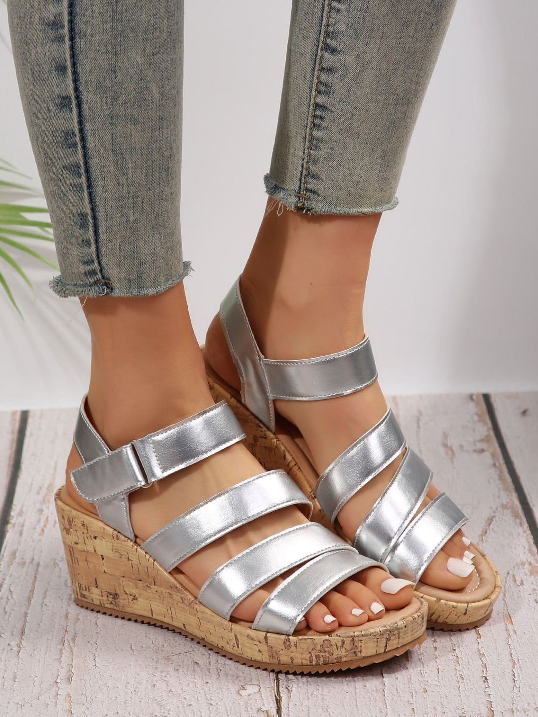 Damen Wedge-Sandalen mit dekorativen Riemen und Korksohle R&B