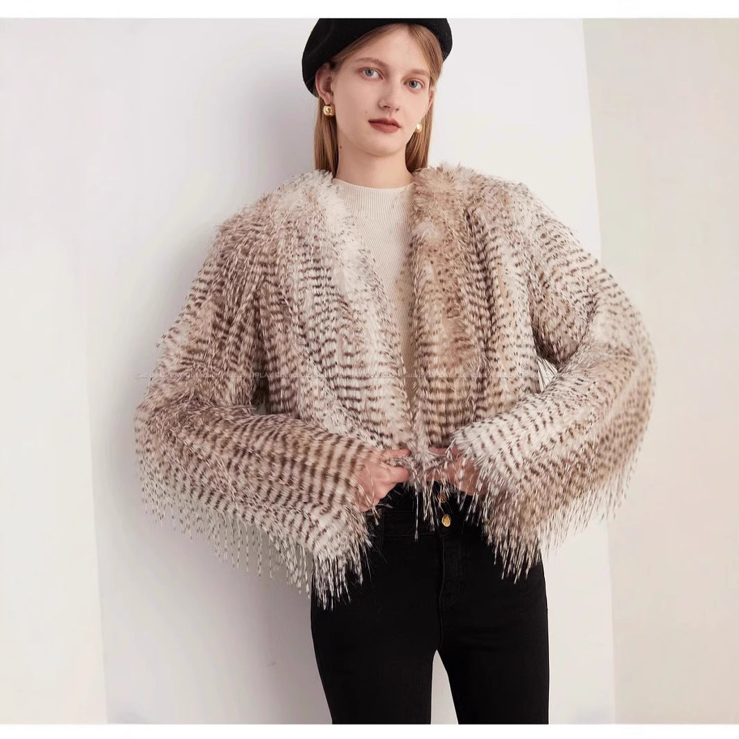 Damen Luxuriöse Couture-Kurjacke aus Kunstpelz mit detailreicher Struktur